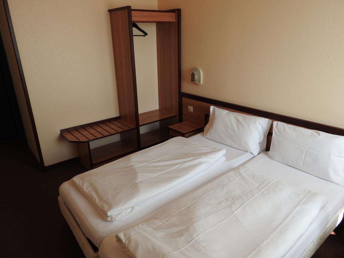 Hotel Anhalt Brehna Екстериор снимка